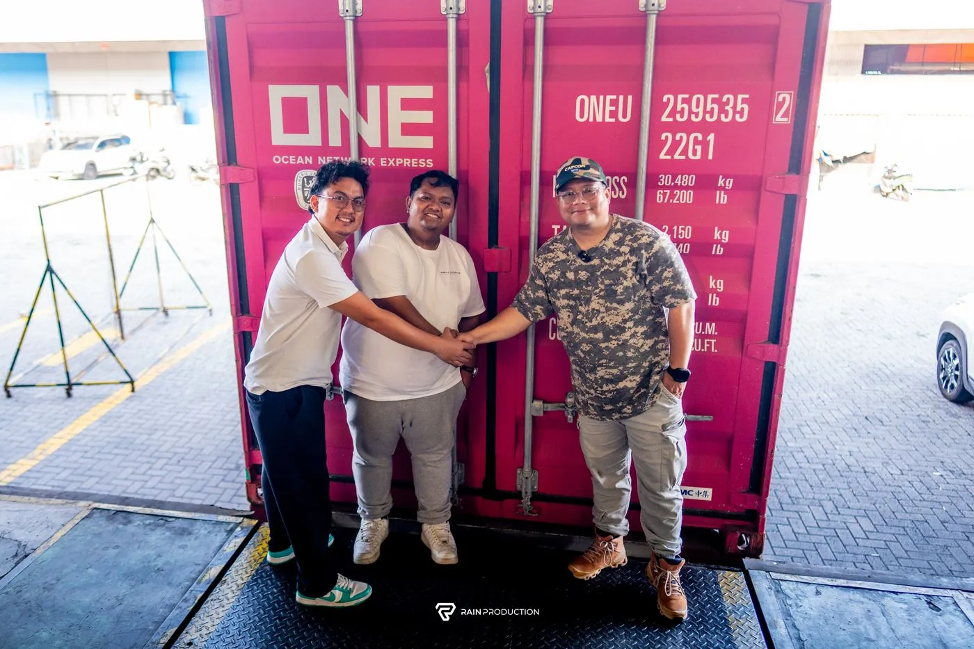 Passato Garage team at the handover, in front of the shipping container