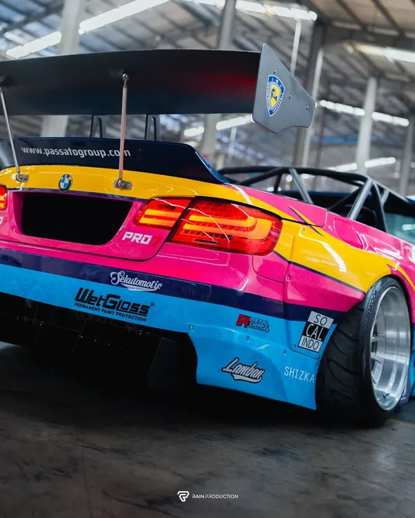 Rear of BMW Passato with its wing