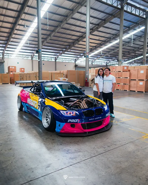 The team with BMW Passato in the warehouse