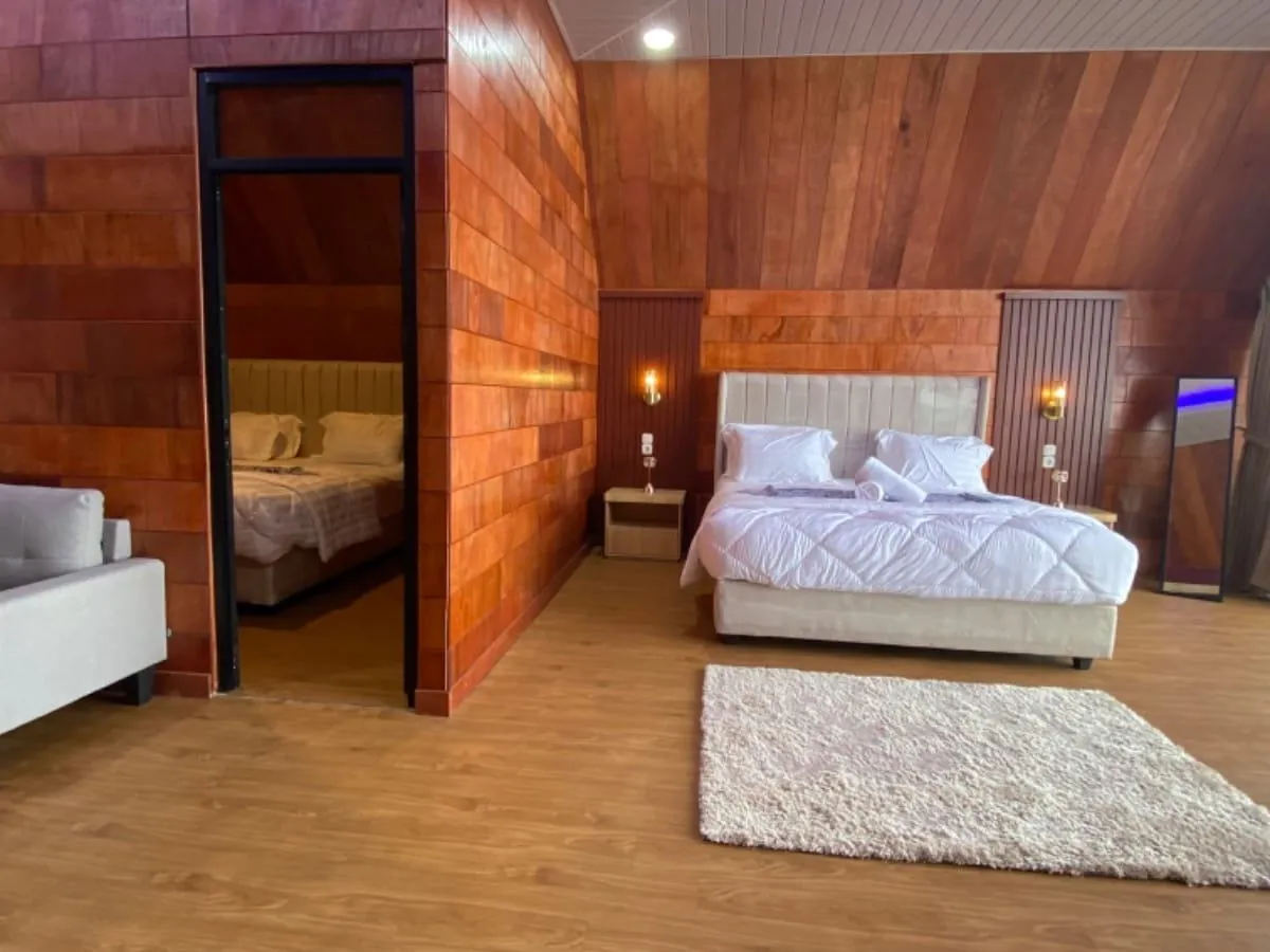 Deluxe Balcone, Cambai Hill